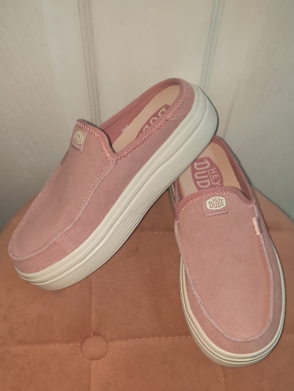 HeyDude Austin Lift Classic Rosette Pink Suede Slip-On Loafers Size 6 NWOB - Picture 4 of 8